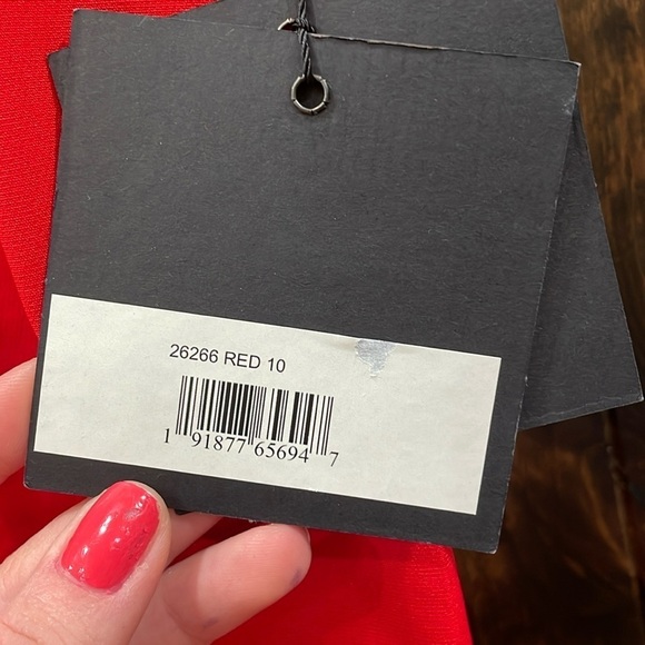 Mac Duggal One-Shoulder Jersey Mermaid Gown
Ieena Mac Duggal 10 - Picture 7 of 7